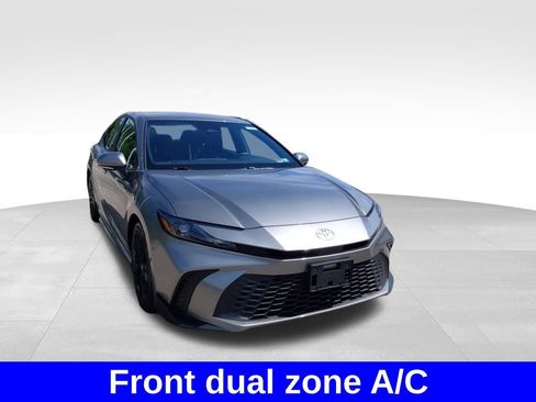 Used 2025 Toyota Camry SE FWD image 4