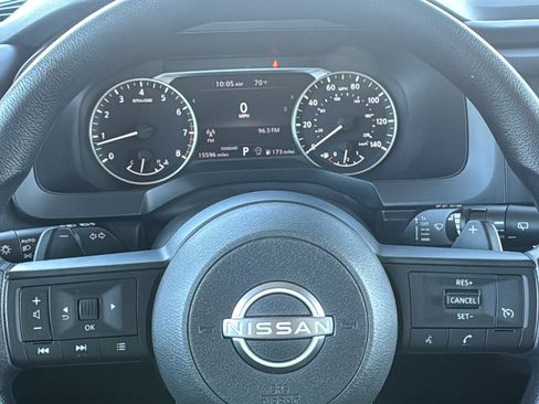 Used 2024 Nissan Pathfinder S image 30