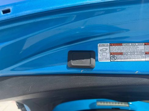 Used 2018 Toyota RAV4 XLE AWD/4WD image 11