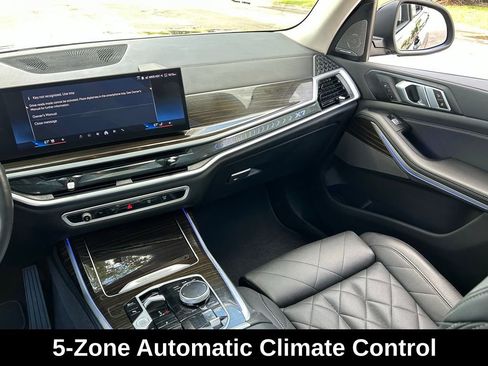 Used 2024 BMW X7 xDrive40i image 12