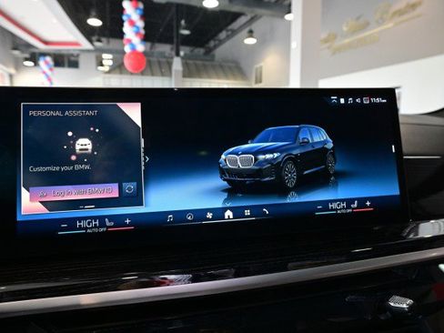 Used 2025 BMW X5 xDrive40i w/ M Sport Package AWD/4WD image 33