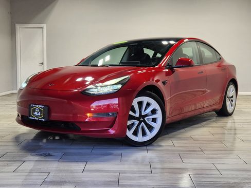 Used 2021 Tesla Model 3 Standard Range Plus image 1