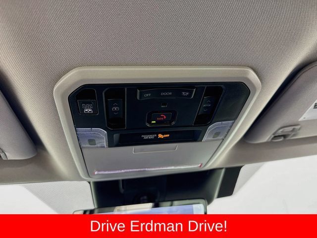 Used 2024 Toyota Tundra Limited AWD/4WD image 18