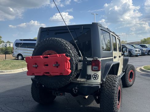 Used 2011 Jeep Wrangler Unlimited Rubicon image 6