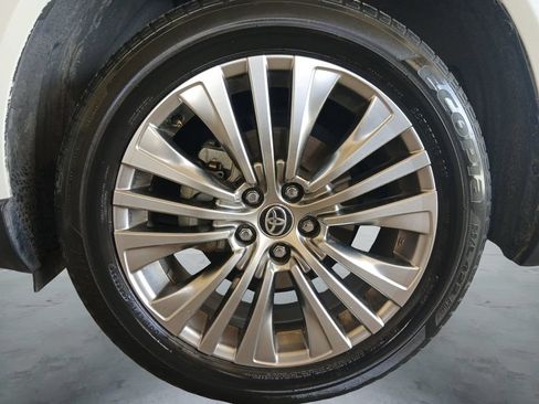 Used 2022 Toyota Venza Limited AWD/4WD image 14