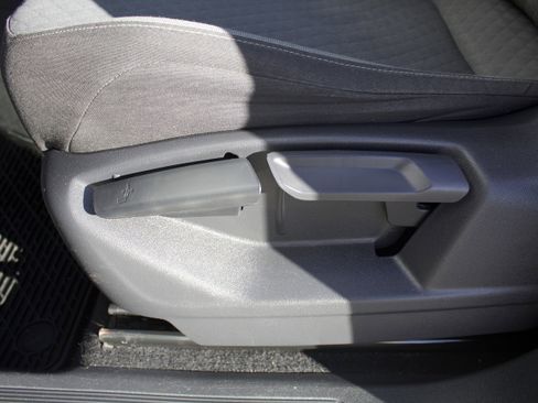 Used 2019 Volkswagen Tiguan S image 13