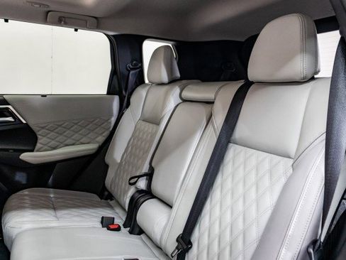 New 2025 Mitsubishi Outlander SEL image 16