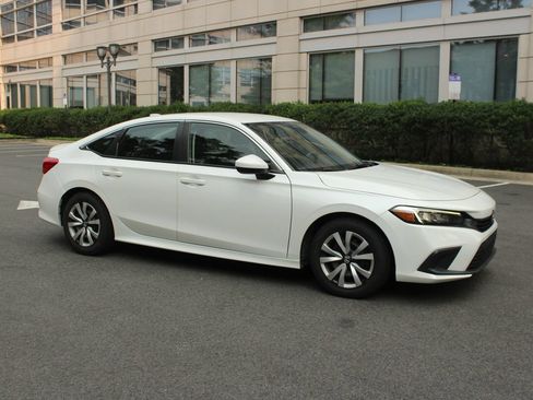 Used 2022 Honda Civic LX image 2