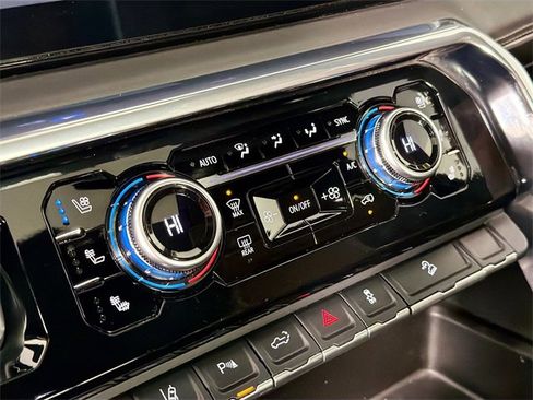 Used 2024 GMC Sierra 2500 Denali Ultimate image 16