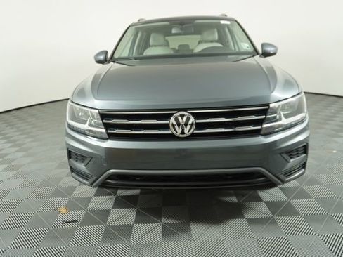 Used 2020 Volkswagen Tiguan SE w/ Panoramic Sunroof Package FWD image 2