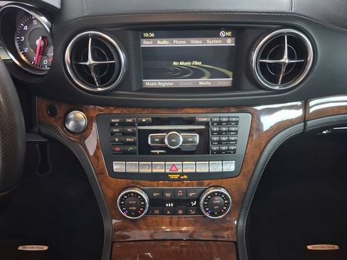 Used 2013 Mercedes-Benz SL 550 image 19