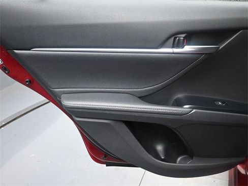 Used 2018 Toyota Camry XSE image 22