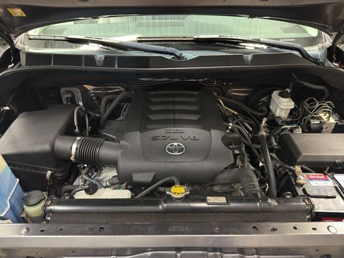 Used 2011 Toyota Tundra Limited w/ Memory Pkg image 29