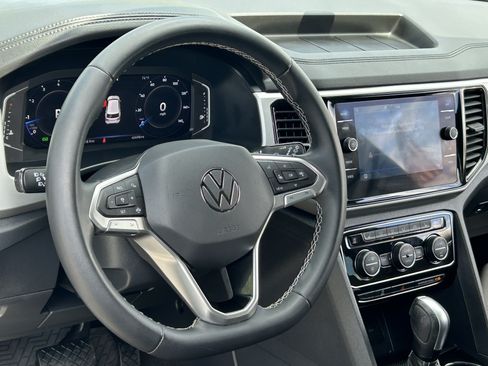 Used 2023 Volkswagen Atlas Cross Sport SE w/ Panoramic Sunroof Package FWD image 25