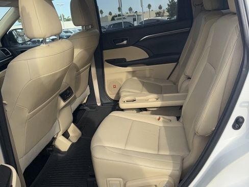 Used 2014 Toyota Highlander Limited image 12