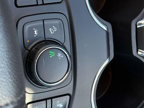 Used 2024 GMC Terrain SLT image 26