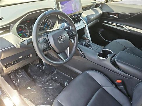 Certified 2023 Toyota Venza XLE AWD/4WD image 13