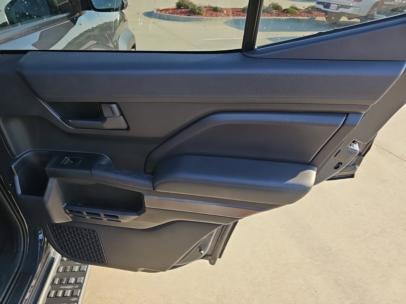 Used 2025 Toyota 4Runner SR5 AWD/4WD image 15