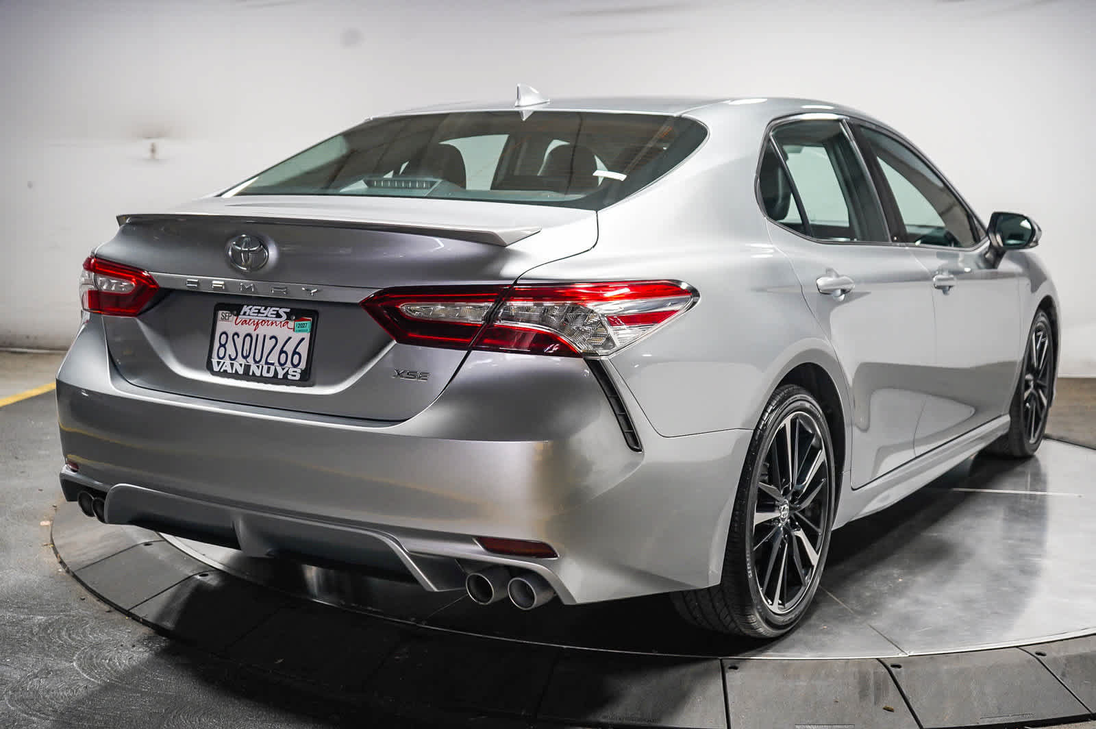 Used 2020 Toyota Camry XSE w/ Navigation Package FWD image 4