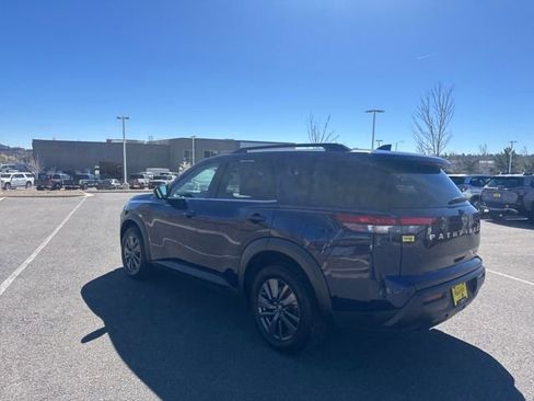 Used 2022 Nissan Pathfinder SV image 5