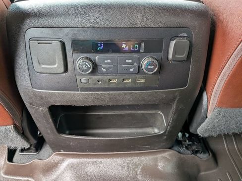 Used 2019 Chevrolet Suburban Premier w/ Premier Plus Edition AWD/4WD image 39