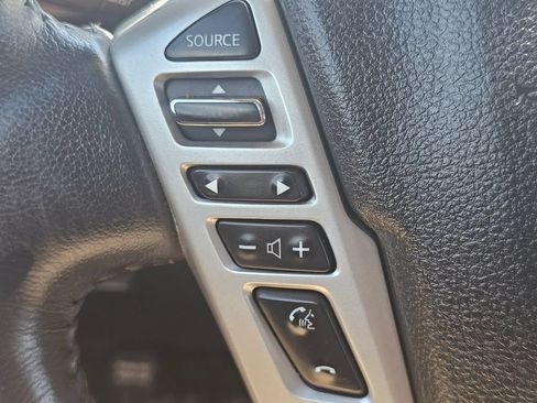 Used 2017 Nissan Titan SV AWD/4WD image 36