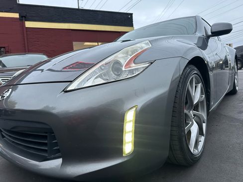 Used 2015 Nissan 370Z Coupe image 18