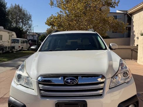 Used 2014 Subaru Outback 2.5i Premium AWD/4WD image 2