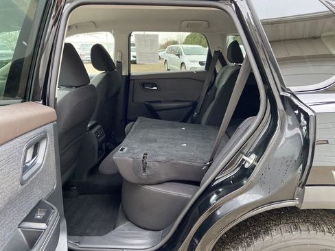 Used 2021 Nissan Rogue SV image 24