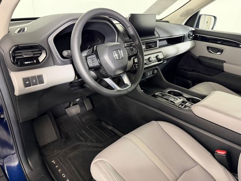 Certified 2024 Honda Pilot Touring image 3