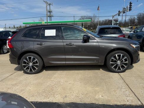 Certified 2025 Volvo XC60 B5 Plus image 2