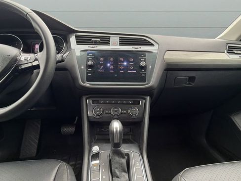 Used 2020 Volkswagen Tiguan SE image 10