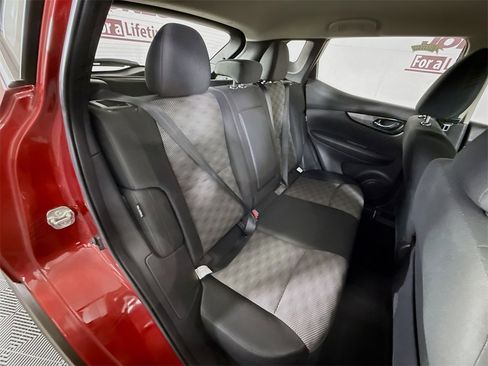 Certified 2022 Nissan Rogue Sport SV image 29