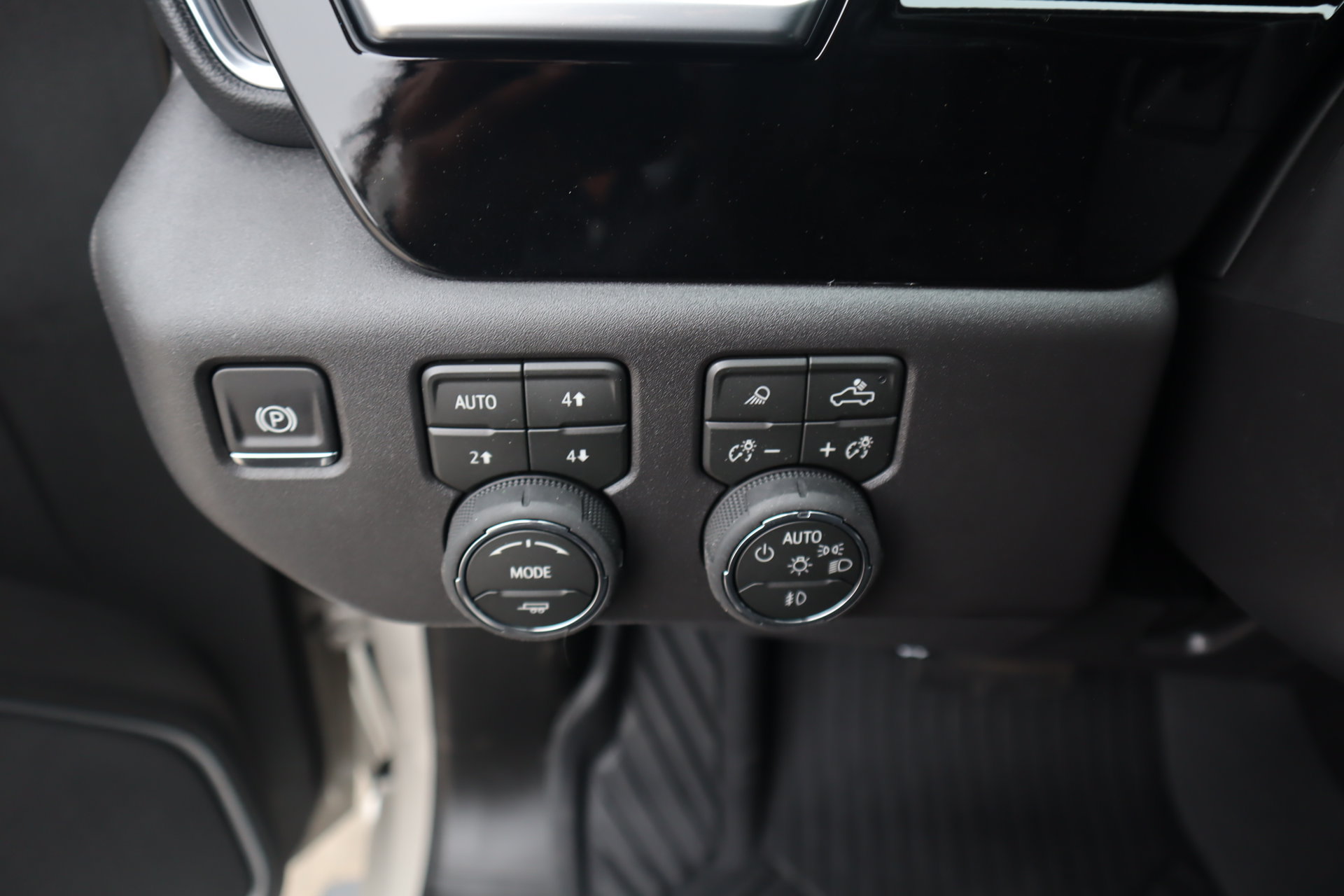 New 2026 Chevrolet Silverado 1500 RST w/ Z71 Off-Road Package AWD/4WD image 13
