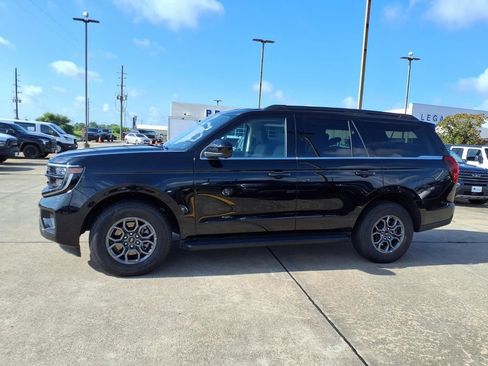 Used 2025 Ford Expedition Active AWD/4WD image 3