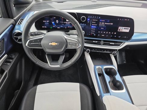 Used 2025 Chevrolet Equinox EV LT image 26