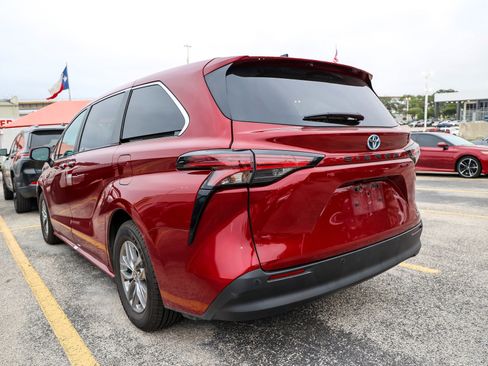 Used 2022 Toyota Sienna XLE FWD image 8
