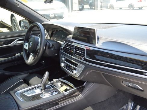 Used 2021 BMW 750i xDrive w/ M Sport Package image 26