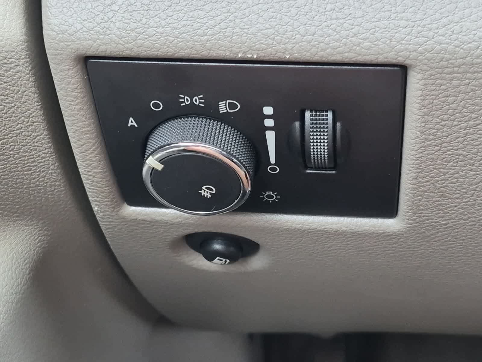 Used 2011 Jeep Grand Cherokee Laredo AWD/4WD image 28