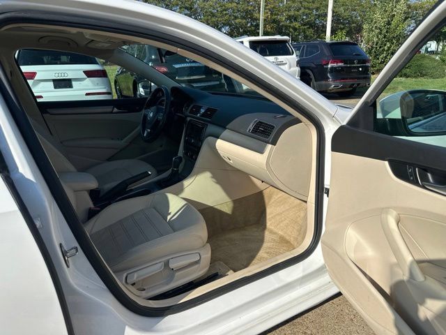 Used 2015 Volkswagen Passat 1.8T SE FWD image 10