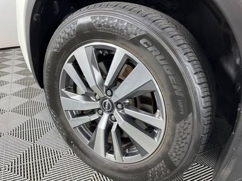 Used 2023 Nissan Pathfinder SL FWD image 14