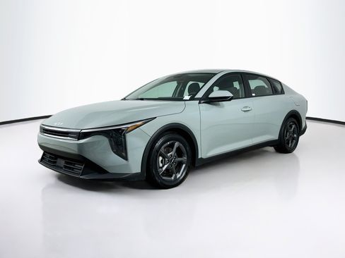 Used 2025 Kia K4 FWD image 3