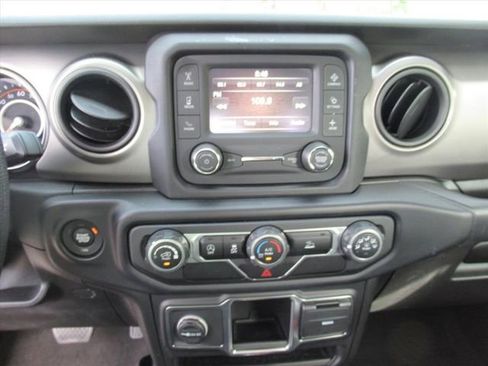 Used 2021 Jeep Wrangler Sport image 19