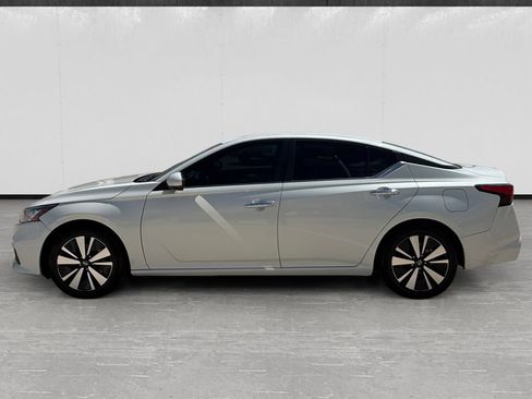 Used 2021 Nissan Altima 2.5 SV FWD image 2