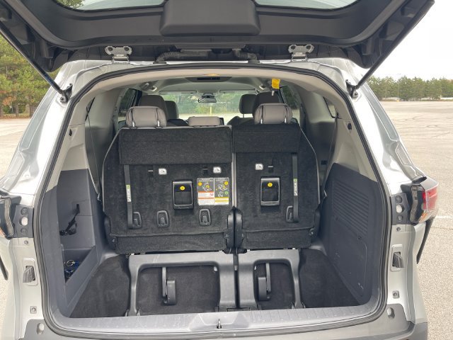 Used 2024 Toyota Sienna LE AWD/4WD image 16