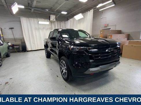 Used 2023 Chevrolet Colorado Z71 w/ Z71 Convenience Package 2 AWD/4WD image 3