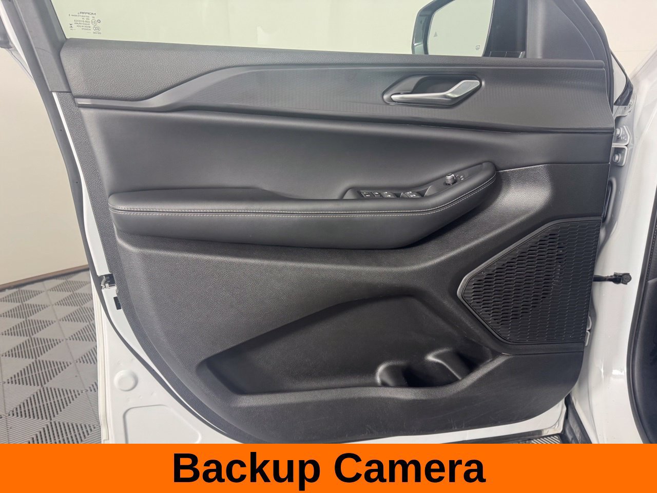 Used 2024 Jeep Grand Cherokee L Altitude AWD/4WD image 11