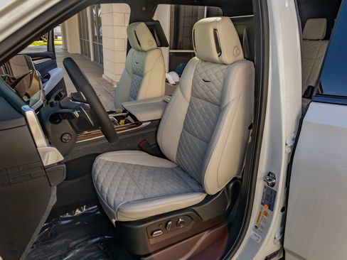 Used 2026 Cadillac Escalade Platinum Sport w/ LPO, ONYX Package image 30