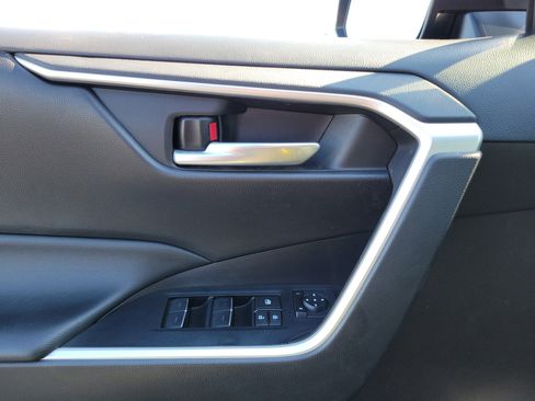 Used 2023 Toyota RAV4 XLE Premium image 17