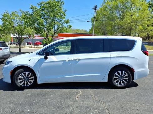 Used 2024 Chrysler Pacifica Limited FWD image 25